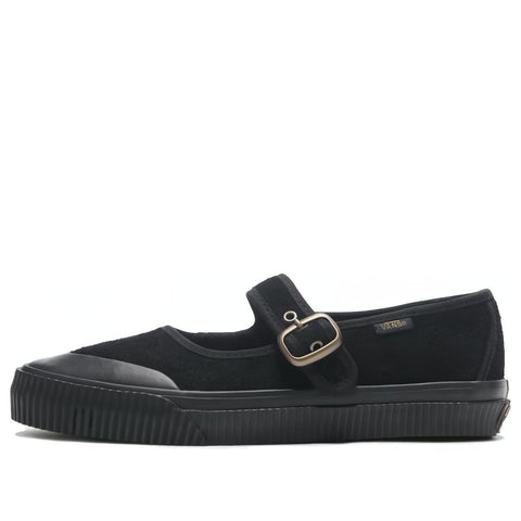Flat shoes