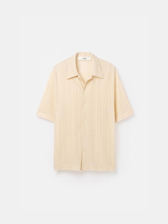 قميص بأكمام قصيرة