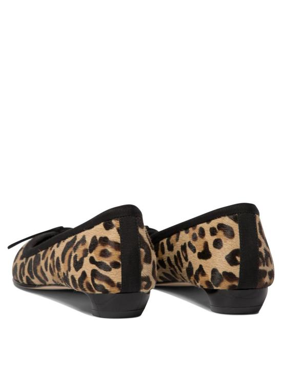 Flat shoes