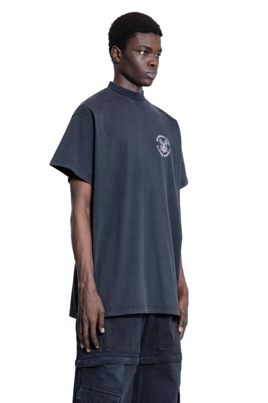 Short -sleeved t -shirt