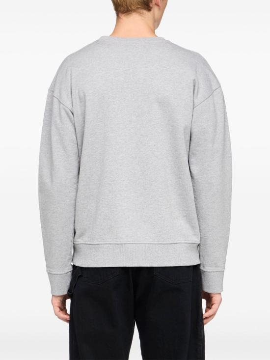 Long -sleeved t -shirt