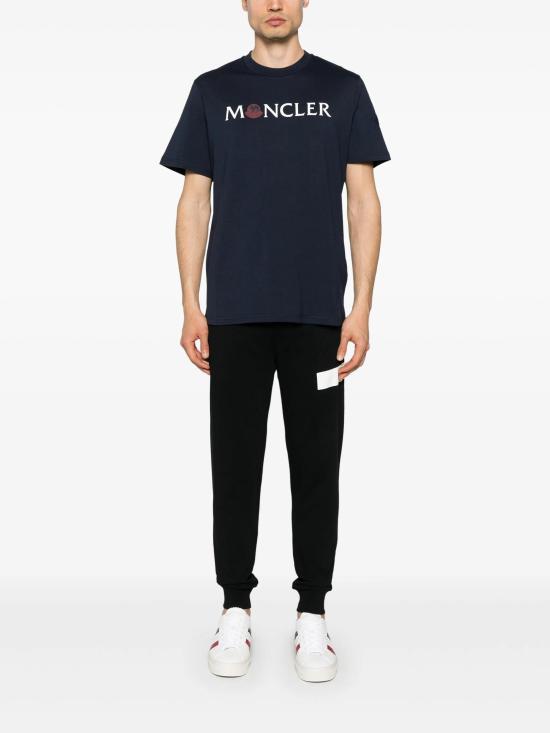 Short -sleeved t -shirt