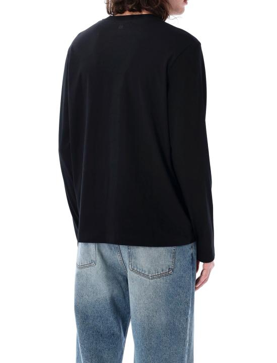 Long-sleeved t-shirt