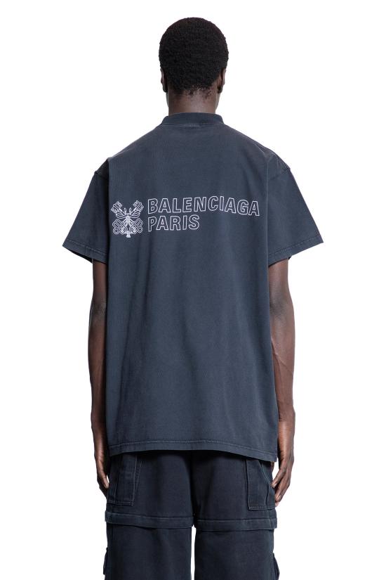 Short -sleeved t -shirt