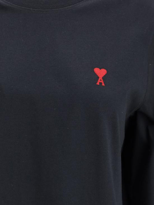 Long-sleeved t-shirt