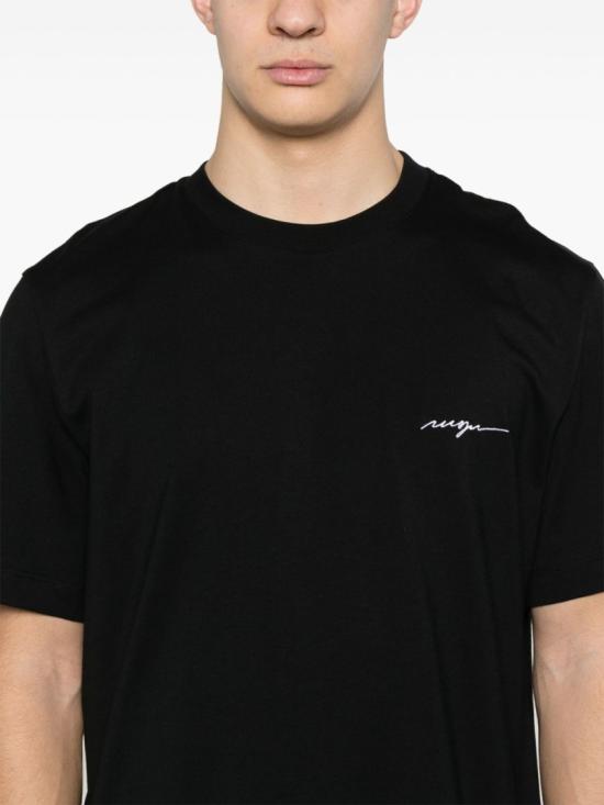 Short -sleeved t -shirt