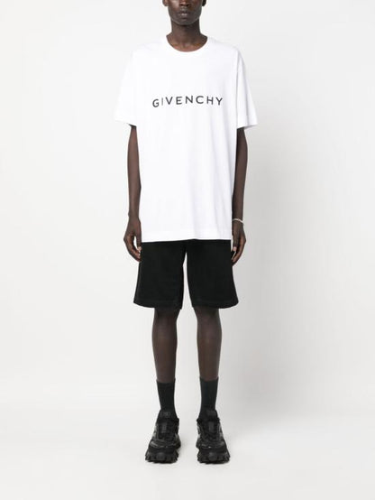 Short -sleeved t -shirt
