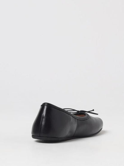 Flat shoes