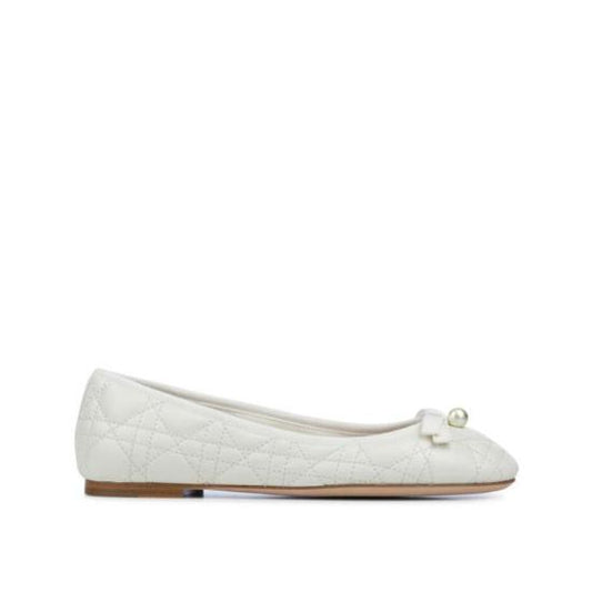 Flat shoes