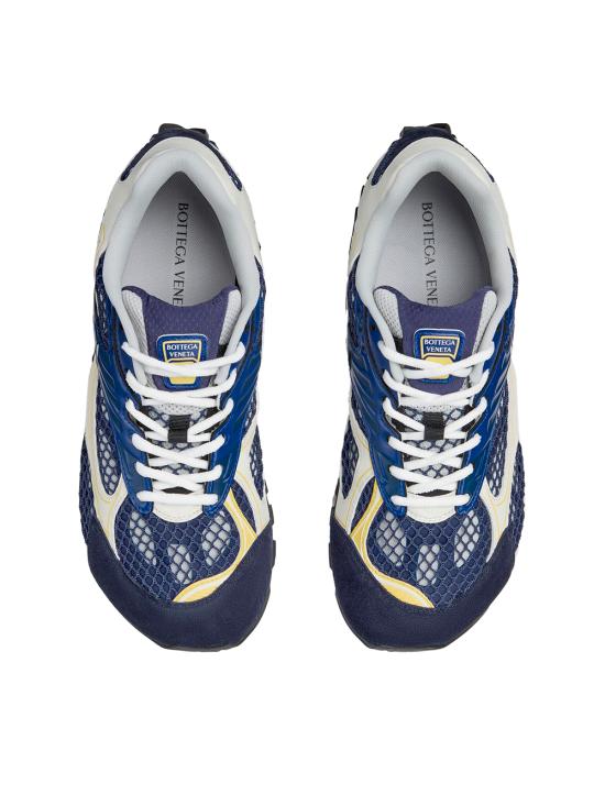 أحذية رياضية