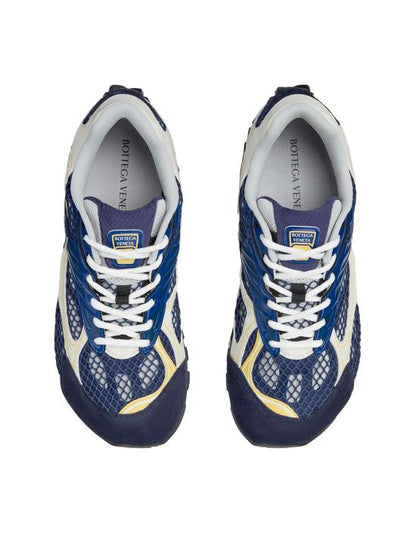 أحذية رياضية