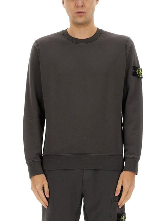 Long -sleeved t -shirt