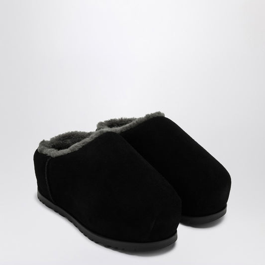 Pumped Black Slipper