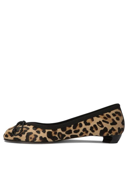 Flat shoes