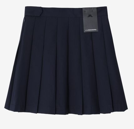 Short skirt