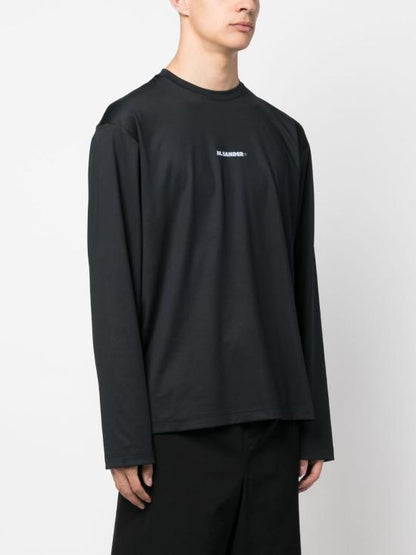 Long -sleeved t -shirt