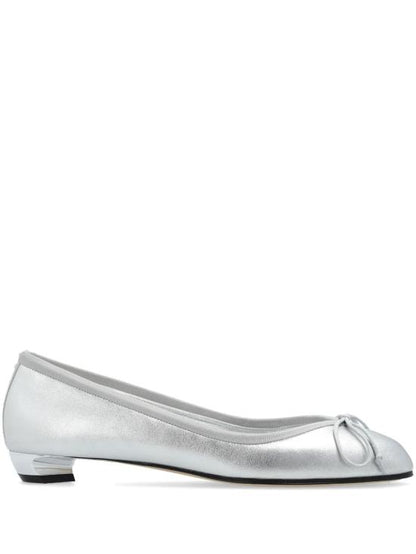 Flat shoes