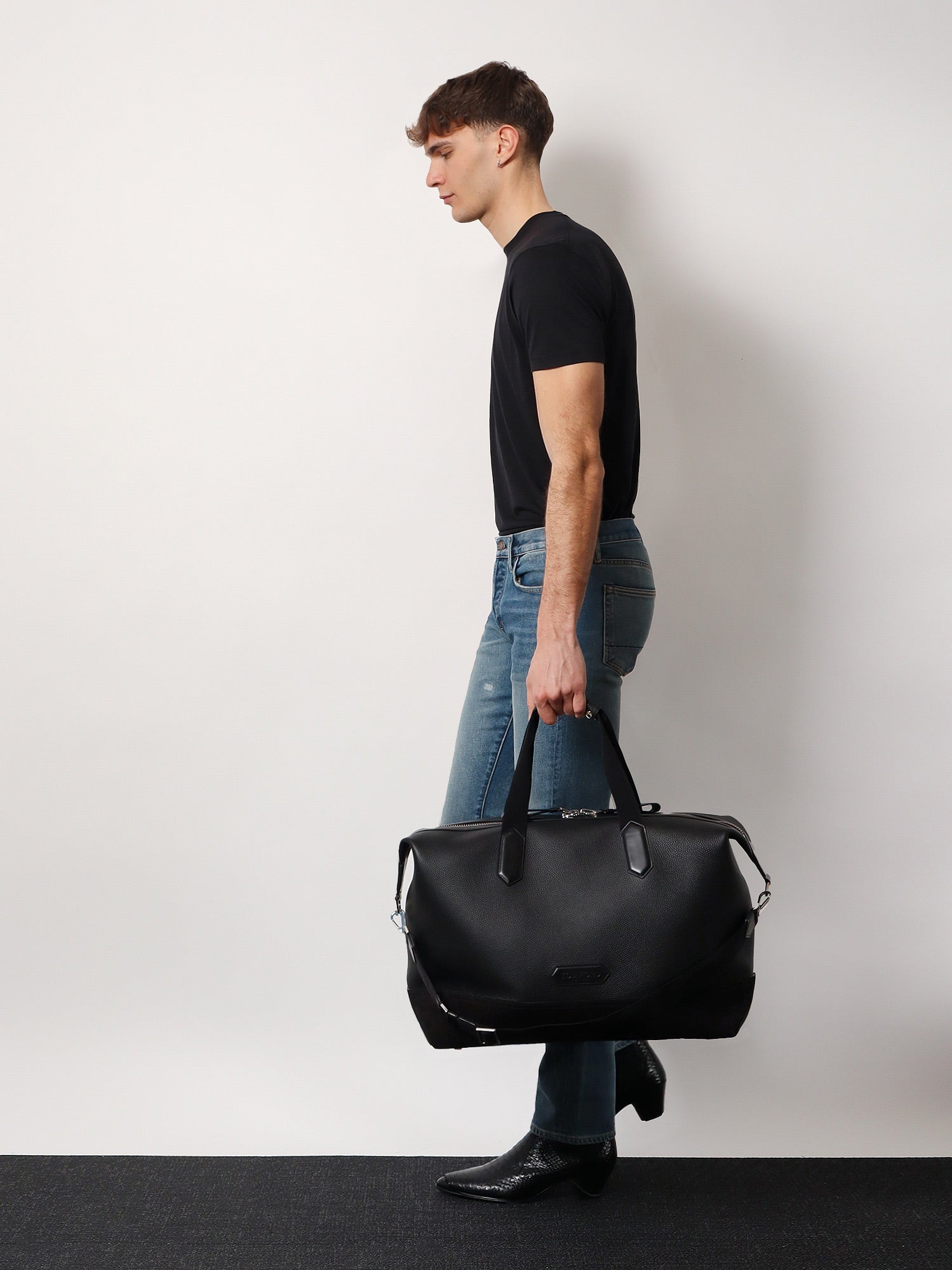 tom-ford-leather-duffle-bag-with-suede-inserts-and-logo-patch