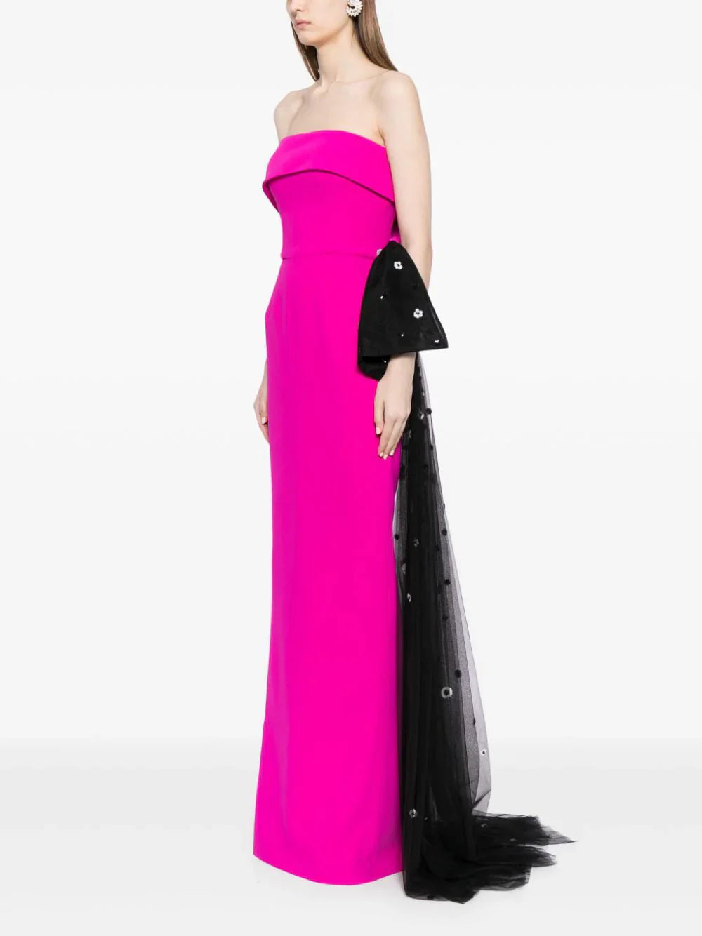 crepe-off-shoulder-dress-with-a-tulle-bow-and-tail-on-the-back-rtwss24-14