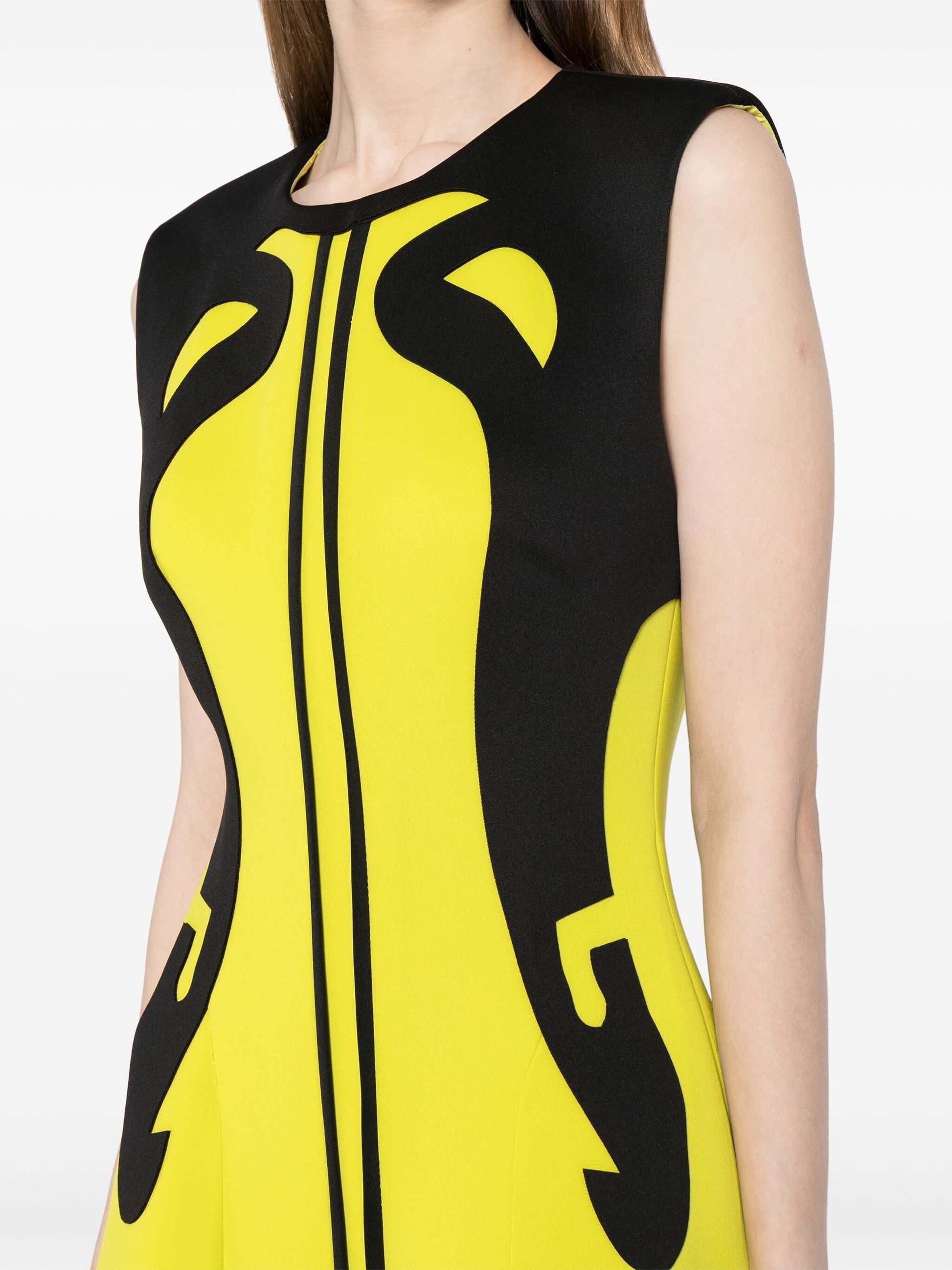 neoprene-dress-with-abstract-contrast-cuts-rtwss24-10
