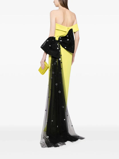 crepe-off-shoulder-dress-with-a-tulle-bow-and-tail-on-the-back-rtwss24-10