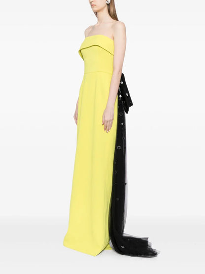 crepe-off-shoulder-dress-with-a-tulle-bow-and-tail-on-the-back-rtwss24-9