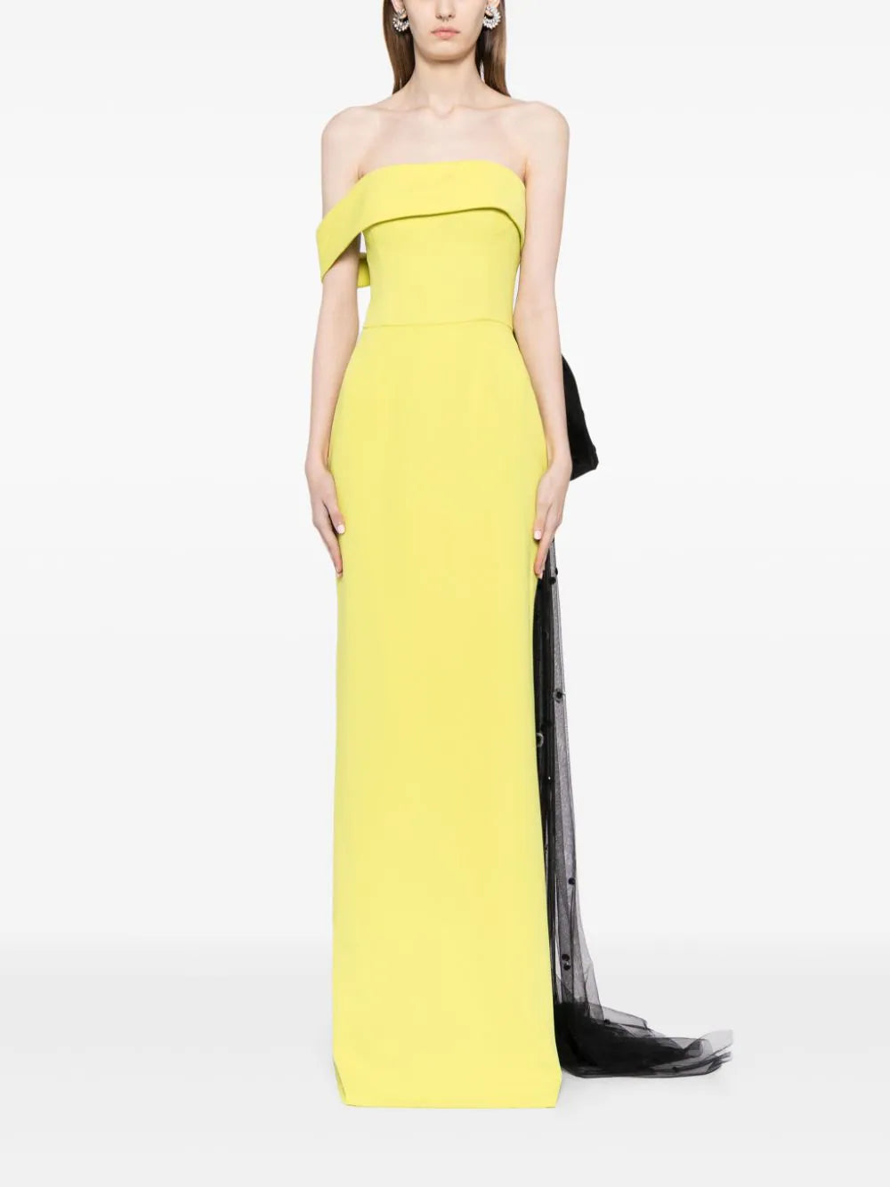 crepe-off-shoulder-dress-with-a-tulle-bow-and-tail-on-the-back-rtwss24-7
