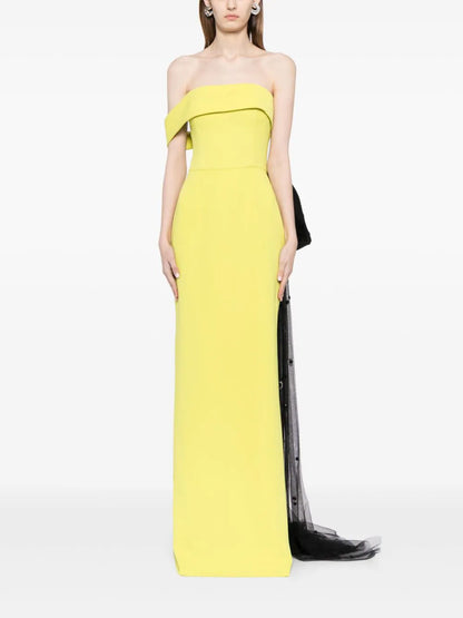 crepe-off-shoulder-dress-with-a-tulle-bow-and-tail-on-the-back-rtwss24-7
