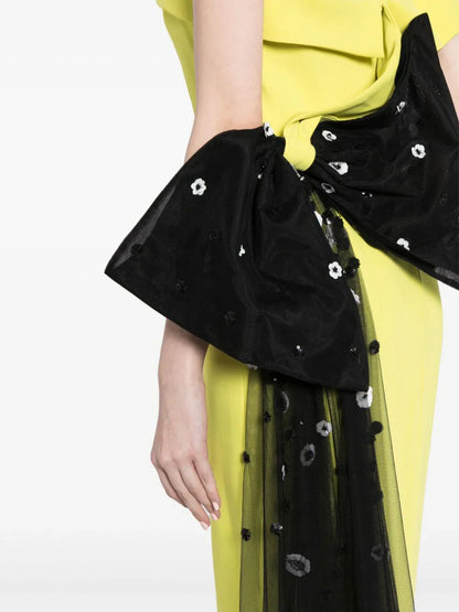 crepe-off-shoulder-dress-with-a-tulle-bow-and-tail-on-the-back-rtwss24-11