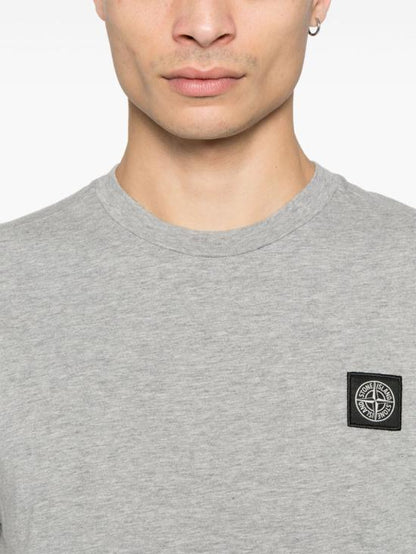 Short -sleeved t -shirt