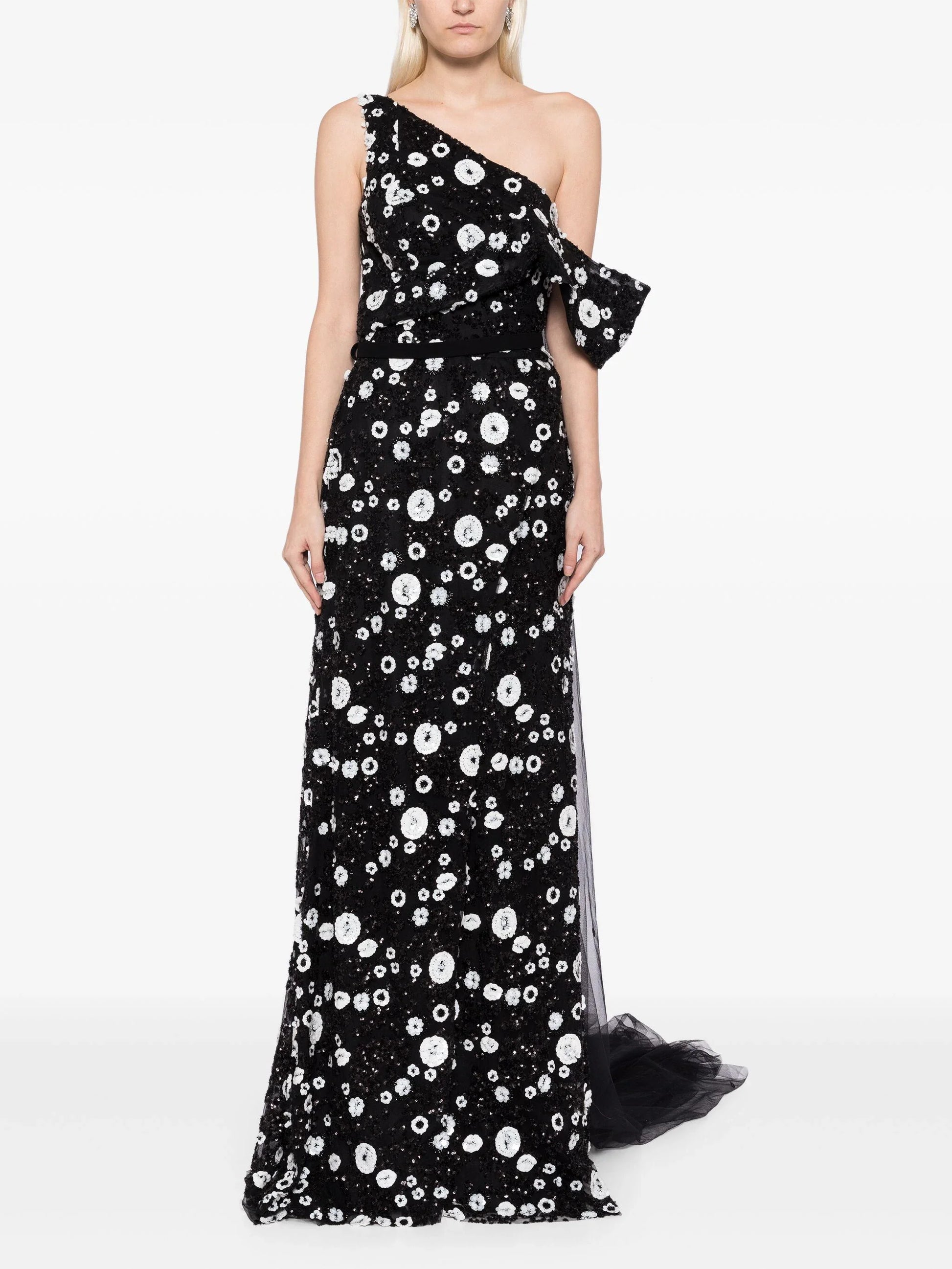 tulle-dress,-with-envelope-skirt-and-off-shoulder-sleeve-and-tulle-tail-rtwss24-6