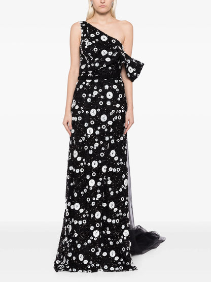 tulle-dress,-with-envelope-skirt-and-off-shoulder-sleeve-and-tulle-tail-rtwss24-6