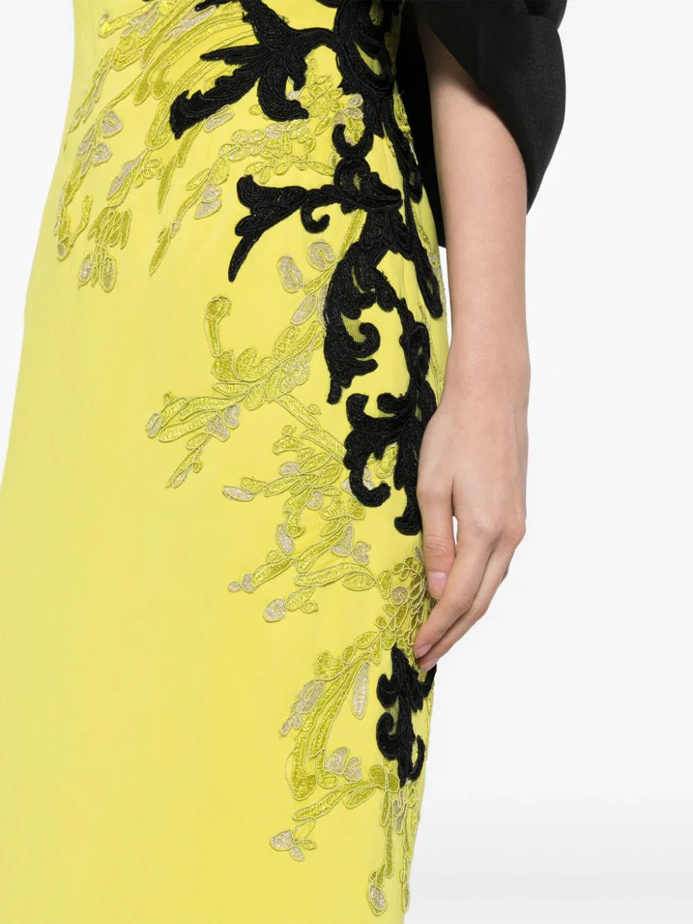 crepe-straight-fit-dress-with-mikado-one-sided,-off-shoulder-sleeve-rtwss24-15