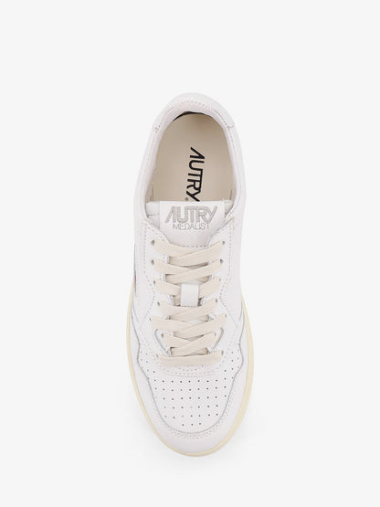 autry-medalist-low-leather-low-top-snakers