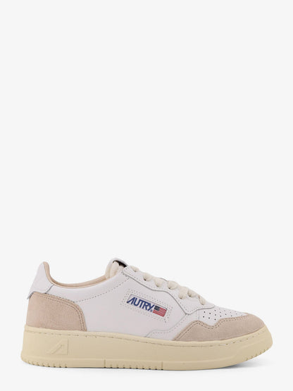 autry-medalist-low-low-top-leather-sneakers