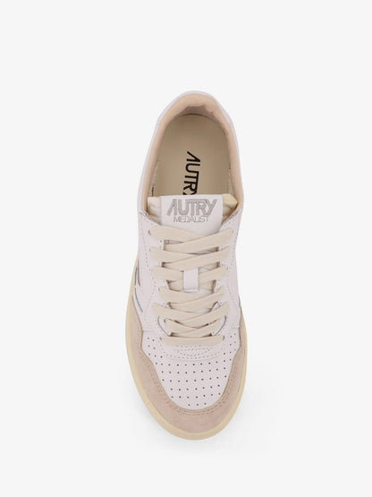 autry-medalist-low-low-top-leather-sneakers