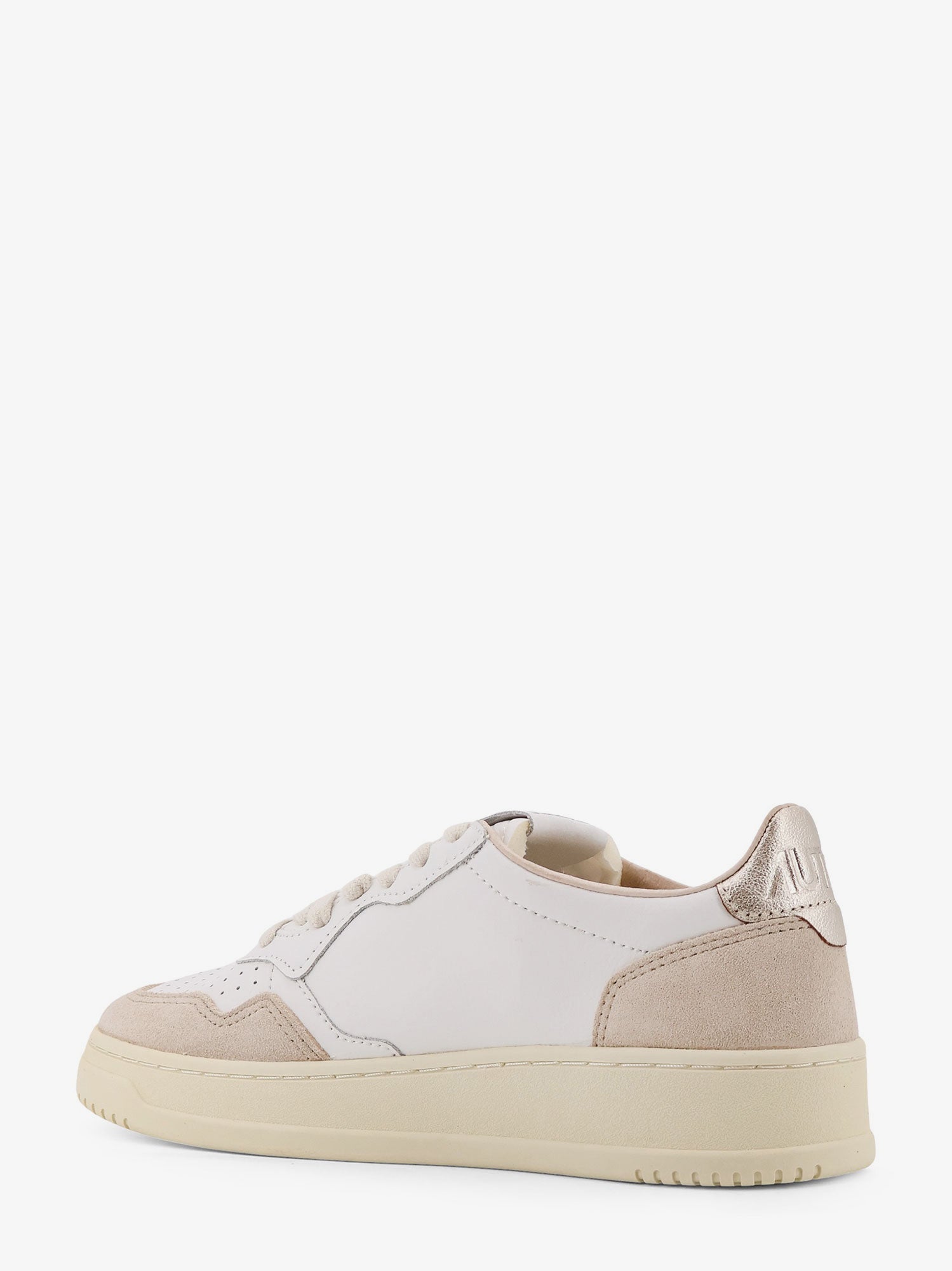autry-medalist-low-leather-sneakers