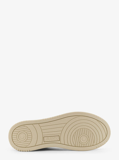autry-medalist-low-leather-sneakers