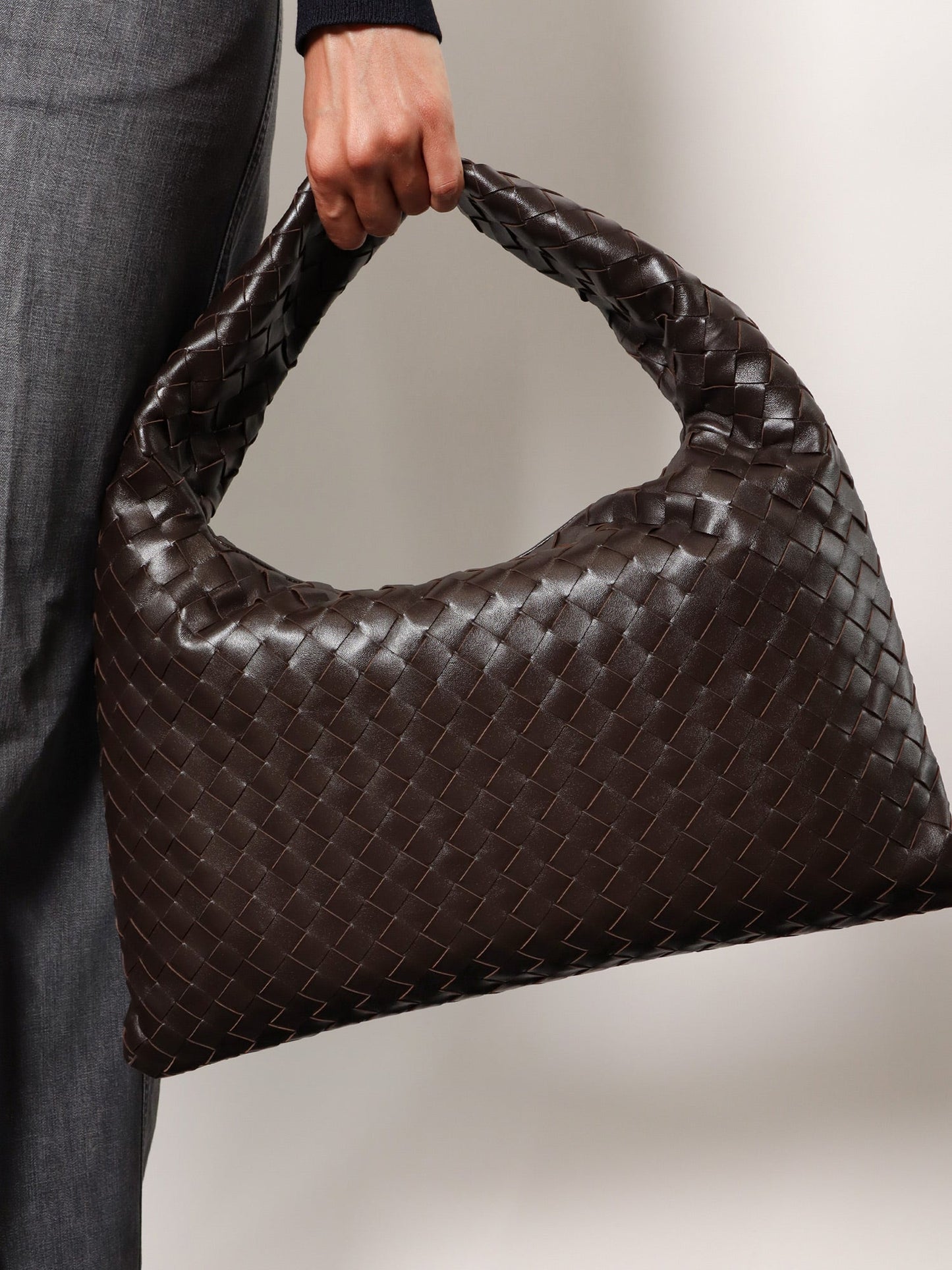 hop-intecciato-leather-shoulder-bag-796262-2