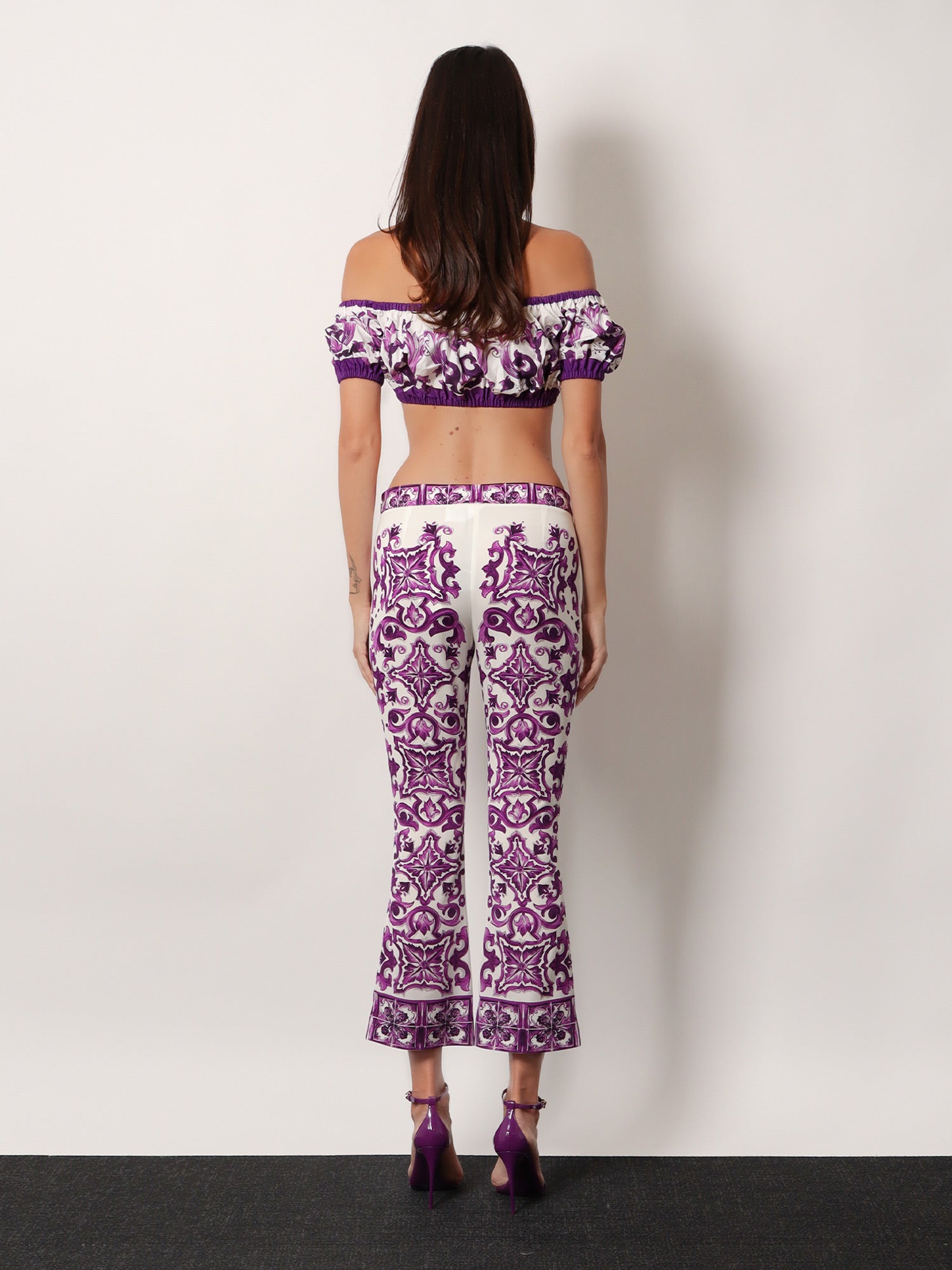 dolce-&-gabbana-silk-trousers-with-maiolica-print