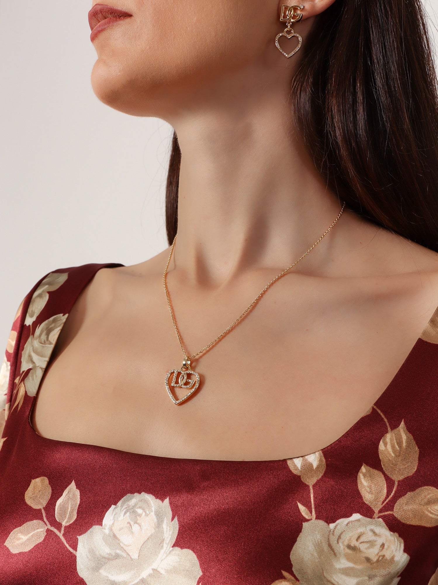 gold-necklace-with-rhinestones-wnr8s7-2