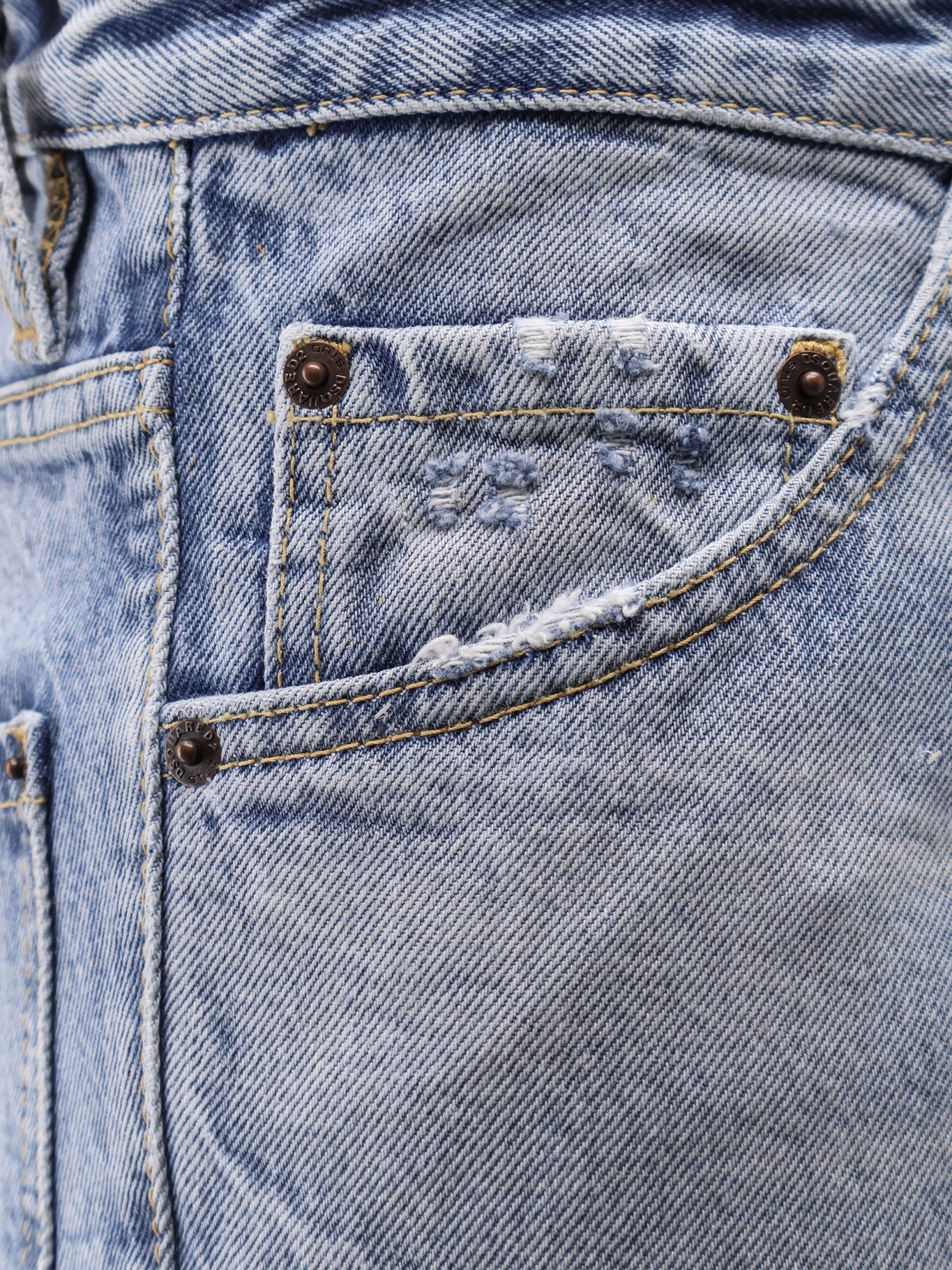 dsquared2-cool-guy-jeans-with-used-effect