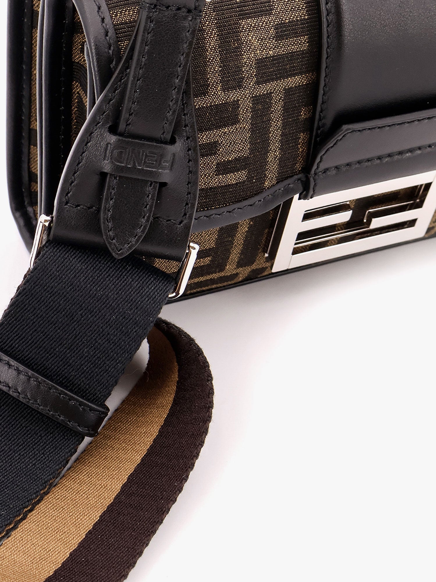 baguette-double-jacquard-shoulder-bag-7va649alwk-2