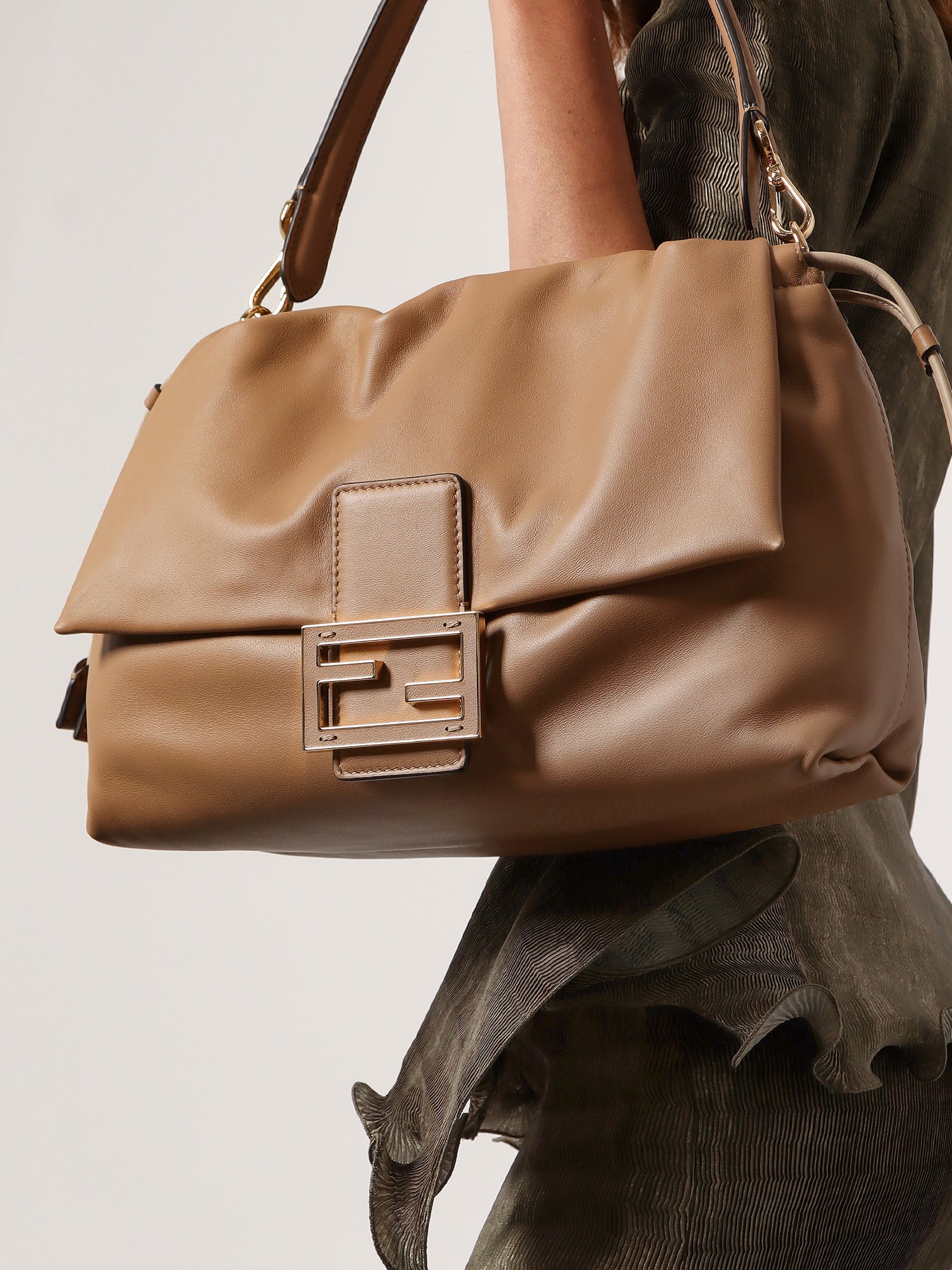 mamma-baguette-large-leather-shoulder-bag-8br834-2