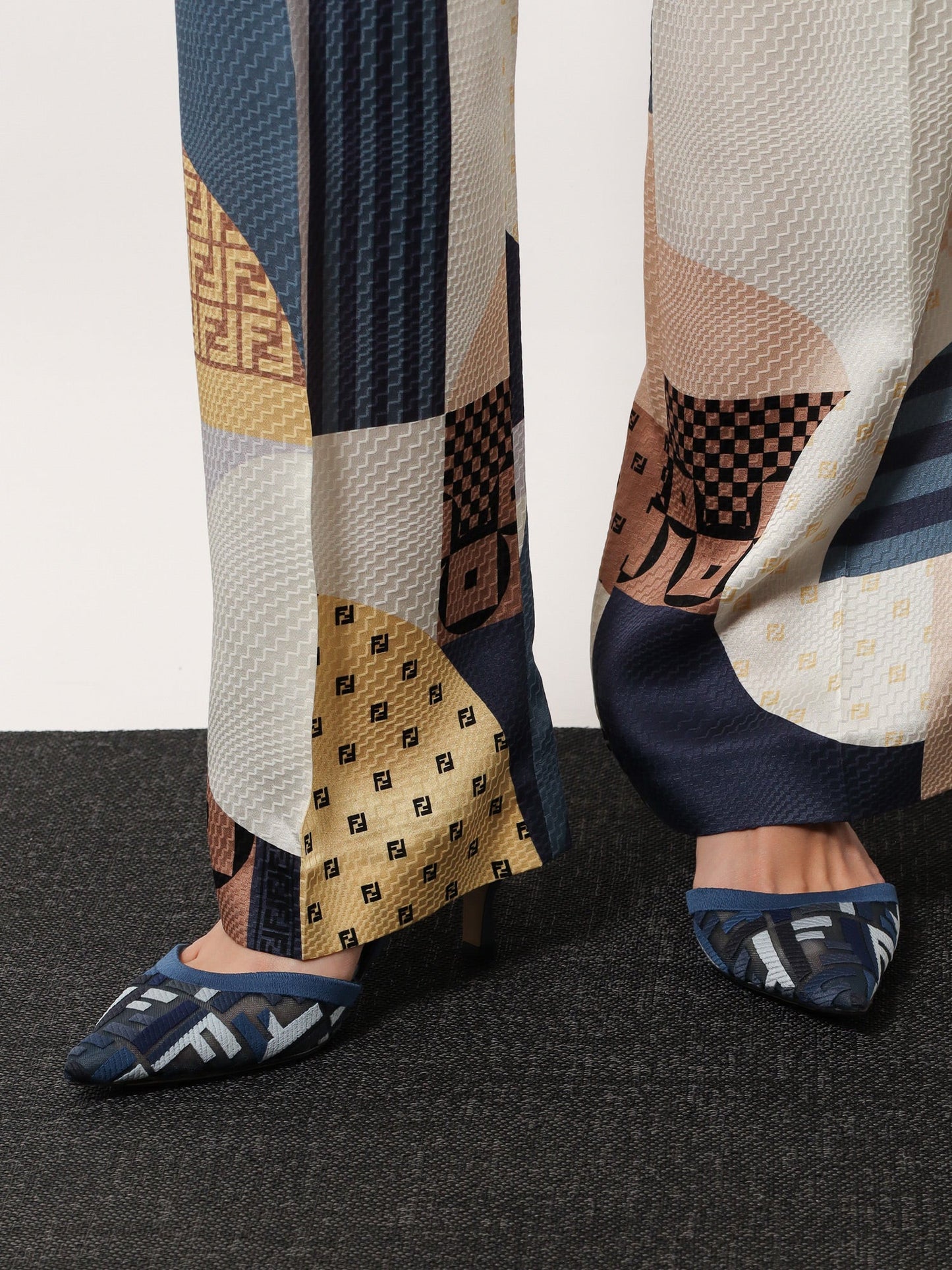 fendi-colibrì-lite-mesh-slingback-decolleté
