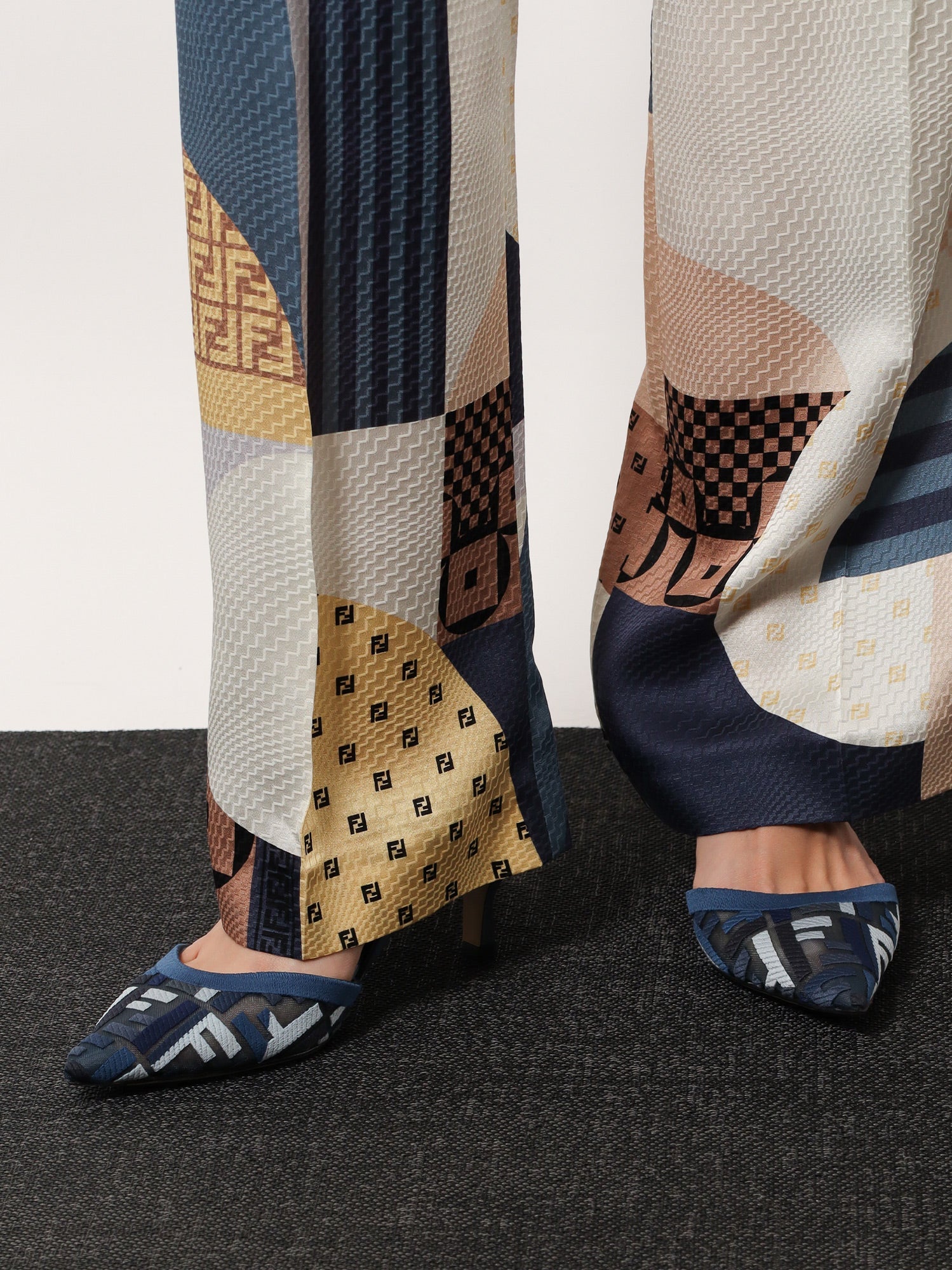 fendi-colibrì-lite-mesh-slingback-decolleté