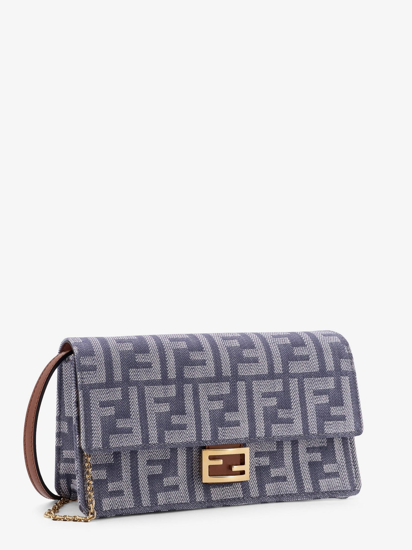 fendi-wallet-on-chain-baguette-shoulder-bag