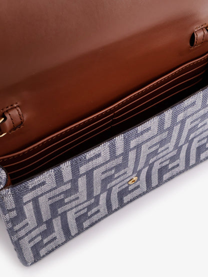 fendi-wallet-on-chain-baguette-shoulder-bag