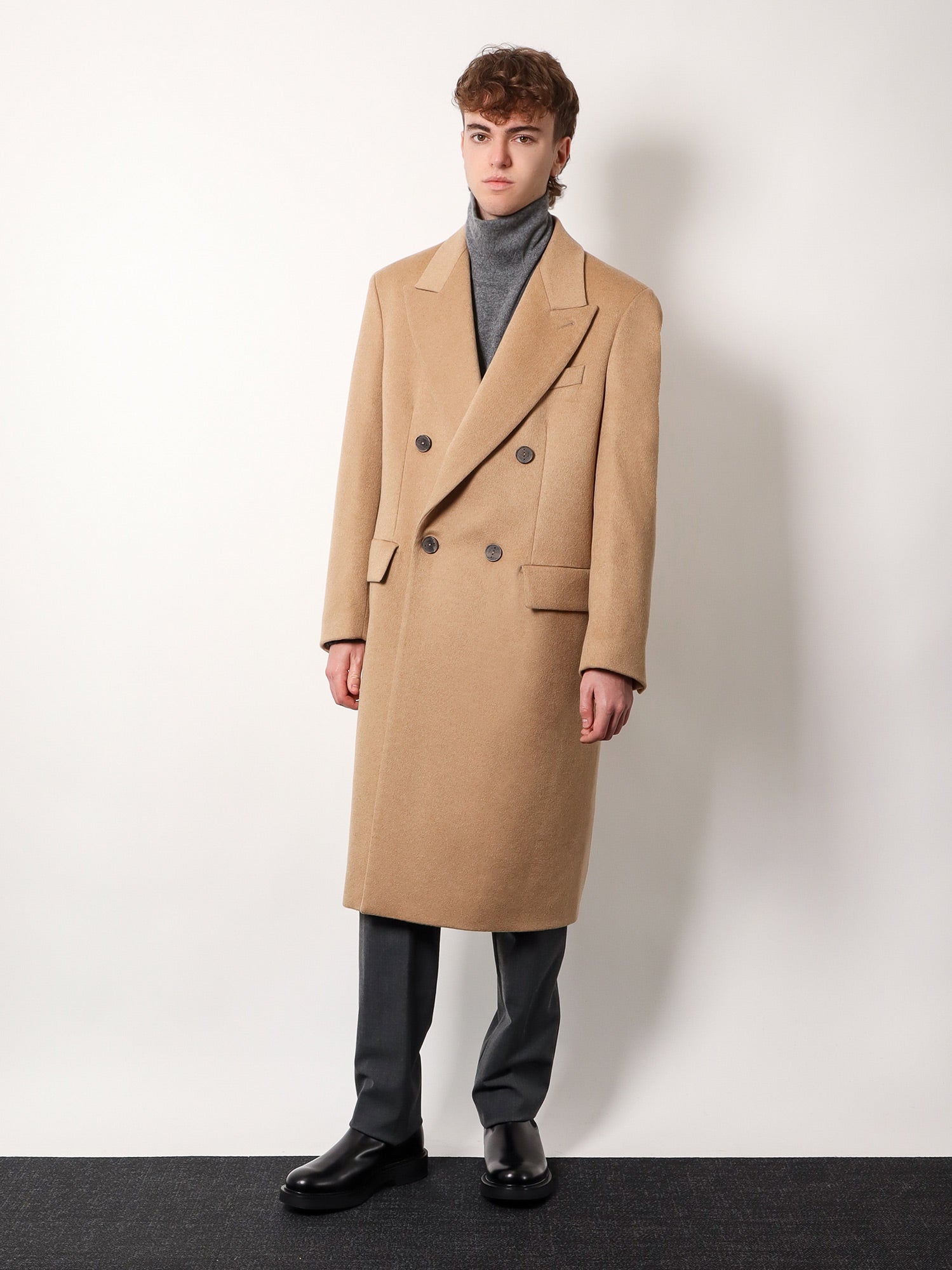 Cashmere coat with satin lining