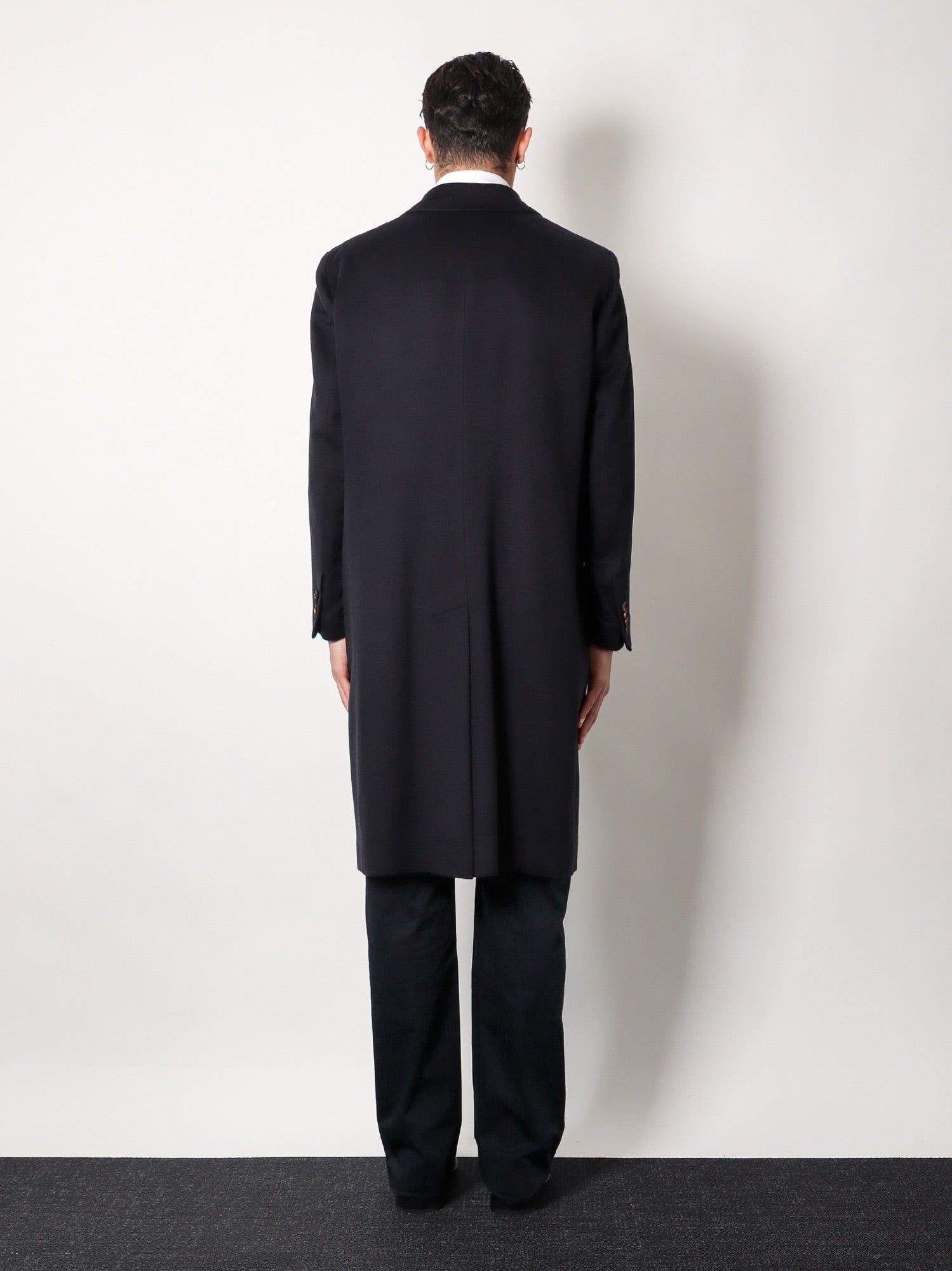 Cashmere coat with satin lining